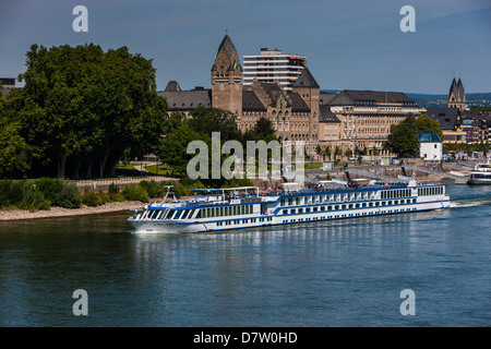 Kreuzfahrtschiff in Koblenz am Rhein, Rheinland-Pfalz, Deutschland Stockfoto