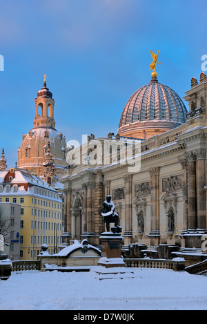 Dresden, Wintermorgen ein Höhle Kuppeln der Frauenkirche Und der Kunstakademie, Sachsen, Deutschland Stockfoto