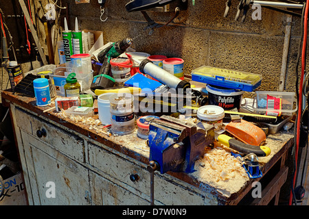 Unordentlich Workbench in Irland Stockfoto