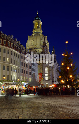 Dresden, Neumarkt, Weihnachtsmarkt unter der Frauenkirche, Sachsen, Deutschland Stockfoto
