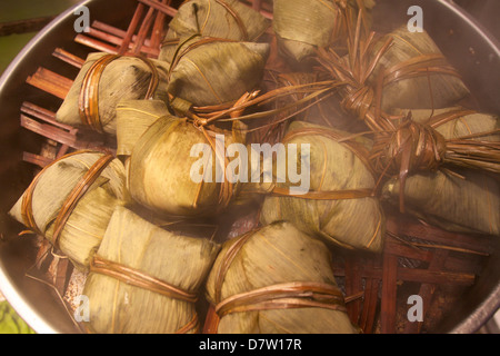 Gedämpfter Reis Knödel in Lotusblatt, Hong Kong, China Stockfoto