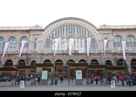 Bahnhof Torino Porta Nuova, dem Hauptbahnhof von Turin, Piemont, Italien Stockfoto