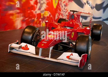 Formel 1 Rennwagen, Ferrari World, Yas Island, Abu Dhabi, Vereinigte Arabische Emirate, Naher Osten Stockfoto