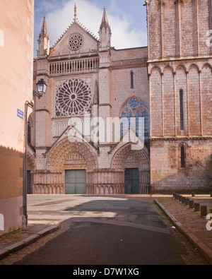 Die Kathedrale von Saint-Pierre, Poitiers, Vienne, Poitou-Charentes, Frankreich Stockfoto