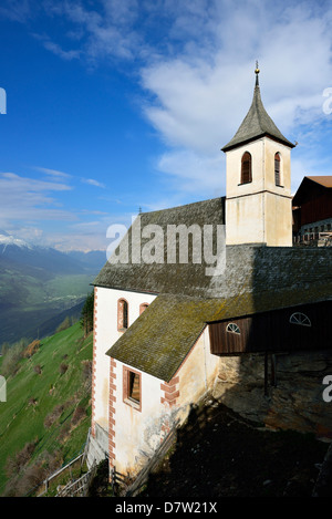 Italien, Südtirol, Vinschgau, Kirche Sankt Martin Im Kofel am Sonnenberg Stockfoto