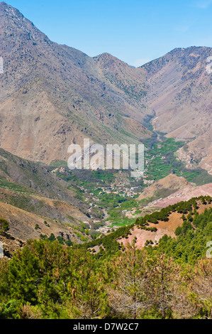 Imlil-Tal, gesehen von Tizi n Tamatert, Atlasgebirge, Marokko, Nordafrika Stockfoto