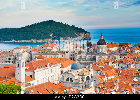 Kathedrale von Dubrovnik und die Insel Lokrum, Altstadt, UNESCO World Heritage Site, Dubrovnik, dalmatinische Küste, Adria, Kroatien Stockfoto