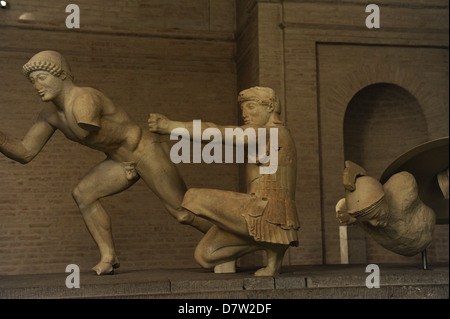 Der Ostgiebel Gruppe der Tempel von Ägina. Ca. 490 v. Chr.. Helfer, kniende Bogenschützen, Herakles und einem verletzten Krieger. Stockfoto