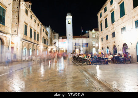 Altstadt von Dubrovnik in der Nacht, Dubrovnik City Bell Tower auf Stradun, UNESCO-Weltkulturerbe, Dubrovnik, Kroatien Stockfoto