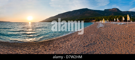 Strand Zlatni Rat bei Sonnenuntergang, Bol, Insel Brac, Dalmatien, Adria, Kroatien Stockfoto