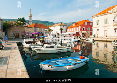 Hafen von Jelsa, Insel Hvar, Dalmatien, Adria, Kroatien Stockfoto