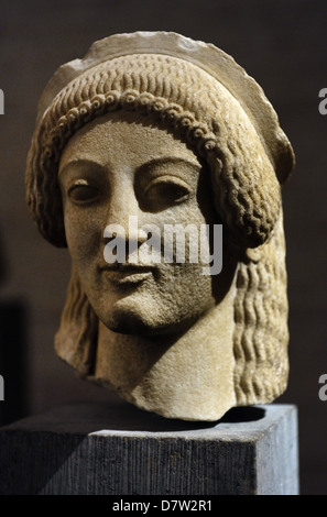 Der Ostgiebel Gruppe der Tempel von Ägina. Kopf einer Sphinx des Daches. Rund 480 BC. Glyptothek Museum. München. Stockfoto