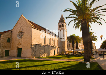 Kirche und Kloster des Heiligen Dominikus, Trogir Altstadt, UNESCO-Weltkulturerbe, Dalmatien, Kroatien Stockfoto