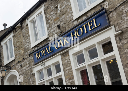 Royal Oak Hotel am Marktplatz in Settle, North Yorkshire. Stockfoto