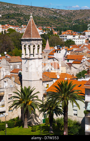 Klosterkirche St. Michael Glockenturm, Trogir, UNESCO-Weltkulturerbe, Dalmatien, Kroatien Stockfoto