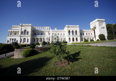 LIVADIA-Palast & Tanne YALTA Krim UKRAINE 7. Mai 2013 Stockfoto