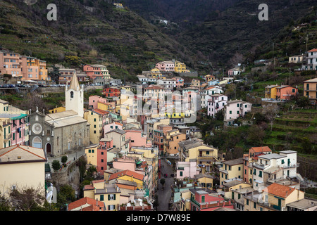 Riomaggiore ist ein Dorf und eine Gemeinde in der Provinz La Spezia in der Region Ligurien, Italien. Stockfoto