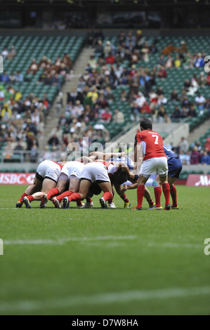 Ein Gedränge bei der im Frankreich V Kanada Semi-Finale des Wettbewerbes HSBC Sevens World Series Rugby im Twickenham Stadium, London. Frankreich schlug Kanada von 28-14. Stockfoto