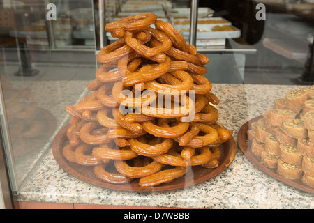 Türkisches Dessert, Tulumba Stockfoto