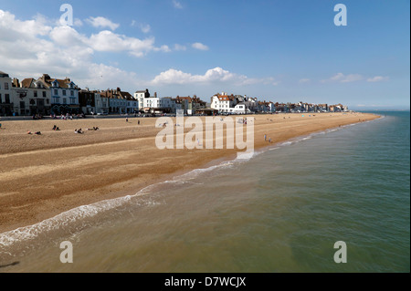 Ein Blick auf Deal Strandpromenade vom Pier aus gesehen. Stockfoto