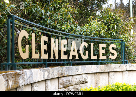 Gleneagles Hotelschild am Eingang der Hauptstraße. Perthshire Schottland, Vereinigtes Königreich Stockfoto