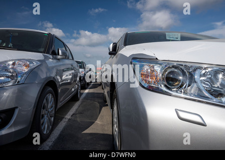 Parkplatz voll von neuen Pick-up-truck Stockfoto