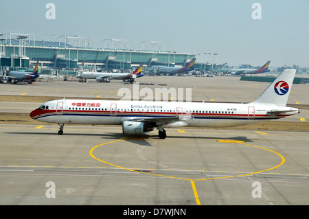 Airbus A 321 von China Eastern Airlines, internationaler Flughafen Incheon, Südkorea Stockfoto