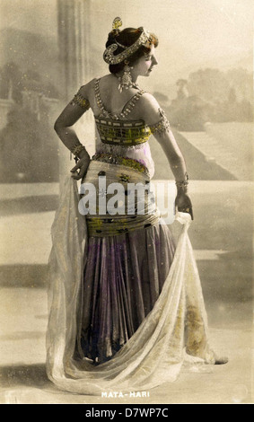 Margaretha Geertruida Zelle - Mata Hari, niederländische Tänzerin und Spionin französische Poscard XIX th Jahrhundert Stockfoto