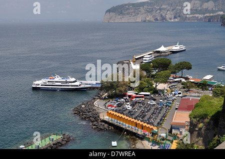 Das Fährterminal in Marina Piccola, Sorrento, Italien. Stockfoto