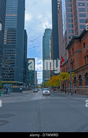 Nahaufnahme der Wolkenkratzer in der Innenstadt von Toronto, Bankenviertel Bay Street Stockfoto