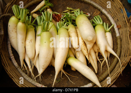 Rüben zum Verkauf an einen offenen Markt in Kathmandu-nepal Stockfoto