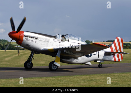 474391 NL351MX P51 Mustang Kämpfer Taxis im Duxford Flying Legends nach Anzeige Stockfoto