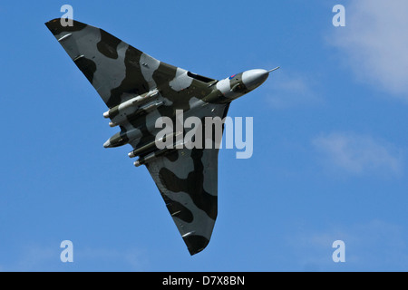 Royal Air Force Avro Vulcan Bomber G-VLCN XH558 fliegen in Abingdon Airshow Stockfoto