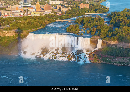 Luftbild auf uns Niagarafälle von der Aussichtsplattform des Skylon Tower, Niagara Falls, Ontario, Kanada. Stockfoto