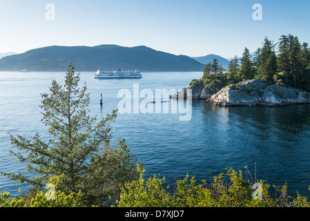 BC-Fähre geht durch Whytecliff Park, West Vancouver, Britisch-Kolumbien, Kanada Stockfoto