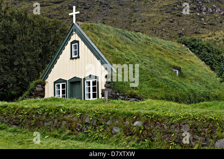 Hofskirkja Historic Rasen bedeckte Kirche erbaut 1884, Südisland Stockfoto