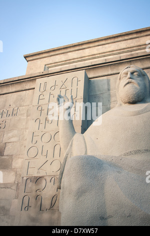 Die Statue des Mesrop Mashtots vor Matenadaran, Eriwan, Armenien Stockfoto