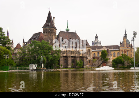 Budapest, Ungarn, Varoliget Distrikt, Heros Jahrtausends Square Stadtpark See, Barock Vajdahunyad Burg Museum Landwirtschaft Stockfoto