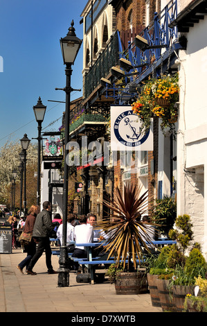 Riverside Kneipen am Hammersmith London Stockfoto