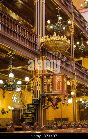 Budapest Ungarn jüdische Viertel Große Synagoge Zsinagoga 1859 2. grösste in Welt Rednerpult Rednerpult Renovierung Teil fonds Estee Lauder Stockfoto