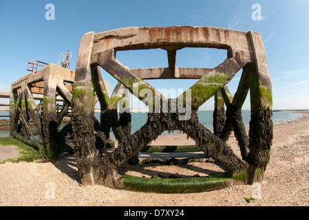 Beton bleibt oder Zweiter Weltkrieg Pier am Eastney Punkt portsmouth Stockfoto