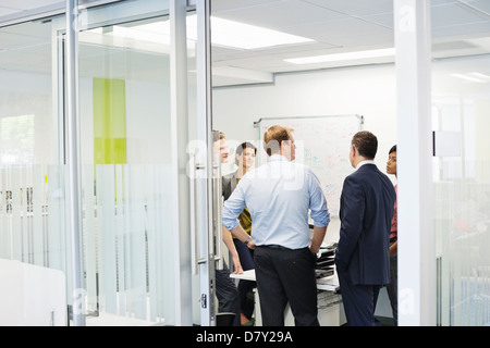 Business-Leute reden in treffen Stockfoto