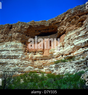 Montezumas Castle Nationalmonument, eine Höhle Wohnung gebaut von den Sinagua Menschen, Arizona, USA Stockfoto