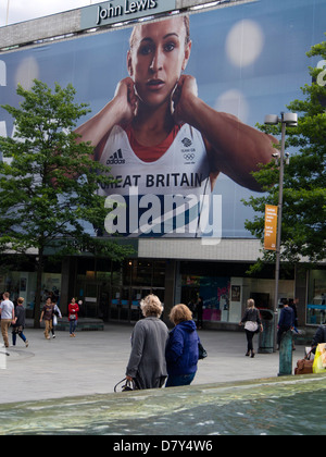 Großes Bild von Gold-Medaillengewinner Jessica Ennis auf Vorderseite des Kaufhauses in ihre Heimat Stadt von Sheffield South Yorkshire UK Stockfoto