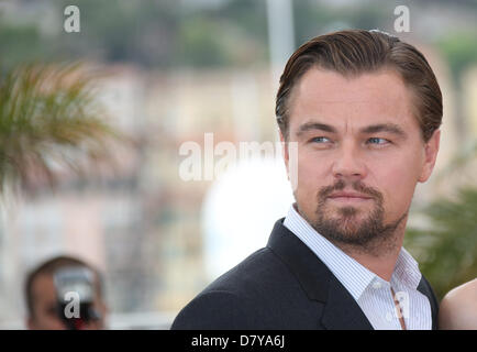 Cannes, Frankreich. 15. Mai 2013.  US-Schauspieler Leonardo DiCaprio stellt während der Fototermin für "The Great Gatsby" bei der 66. jährlichen Cannes Film-Festival in Cannes, Frankreich, 15. Mai 2013. Der Film ist außer Konkurrenz bei den Festspielen präsentiert, das von 15 bis 26 Mai läuft. Foto: Hubert Boesl/DPA/Alamy Live-Nachrichten Stockfoto
