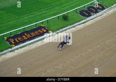 Baltimore, Maryland, USA. 15. Mai 2013. Baltimore, MD - Mai 15: Pferde bereiten die 138. Preakness Stakes bei Pimlico Race Course in Baltimore, MD am 15.05.13. (Bild Kredit: Kredit: Ryan Lasek/Eclipse/ZUMAPRESS.com/Alamy Live-Nachrichten) Stockfoto