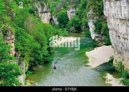 Frankreich, Midi-Pyrénées: Bootsfahrt auf dem Fluss Tarn, Gorges du Tarn, Millau Stockfoto