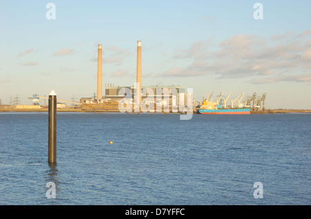 Ansicht von Tilbury B Kraftwerk von Gravesend Stockfoto