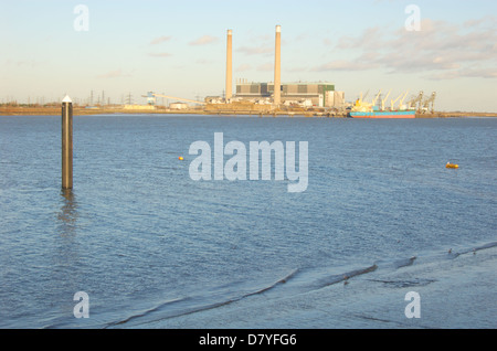 Ansicht von Tilbury B Kraftwerk von Gravesend Stockfoto