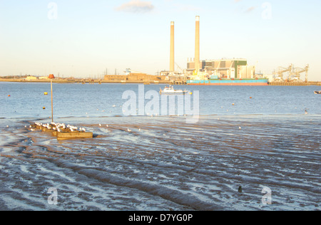 Ansicht von Tilbury B Kraftwerk von Gravesend Stockfoto